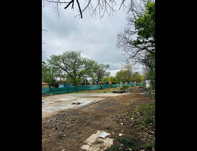 LAND FOR SALE IN KEMPTON PARK